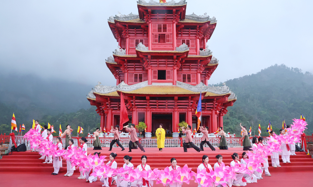 Tay Yen Tu Spring Festival promotes heritage, peace